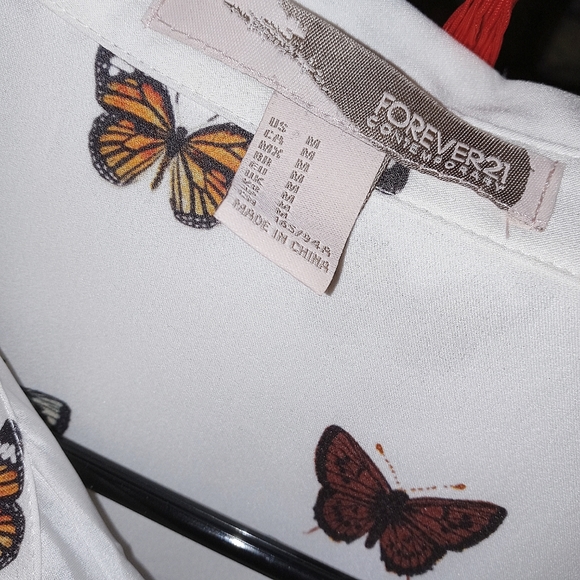 🦋NWOT Forever 21 Butterfly Button Up Blouse sz M - Picture 4 of 10